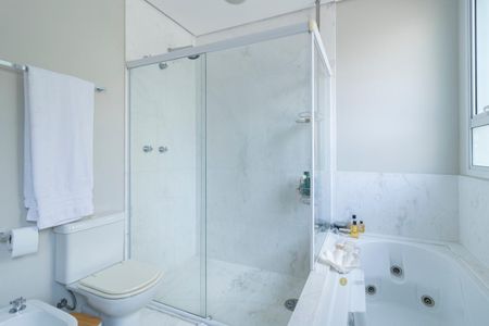 Apartamento à venda com 292m², 3 quartos e 5 vagasBanheiro 1 da Suíte 1