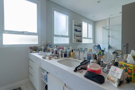 Apartamento à venda com 292m², 3 quartos e 5 vagasBanheiro 1 da Suíte 1