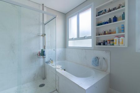 Apartamento à venda com 292m², 3 quartos e 5 vagasBanheiro 1 da Suíte 1