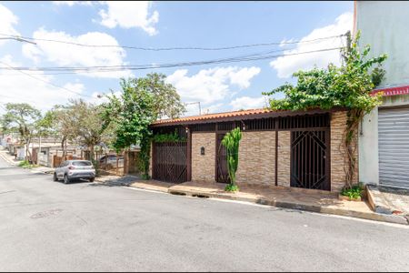 Casa à venda com 300m², 3 quartos e 4 vagas Casa à venda com 300m², 3 quartos e 4 vagasFachada