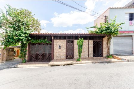 Casa à venda com 300m², 3 quartos e 4 vagas Casa à venda com 300m², 3 quartos e 4 vagasFachada