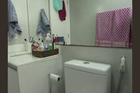 Apartamento à venda com 70m², 3 quartos e 2 vagasBanheiro 2