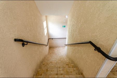 Apartamento para alugar com 48m², 2 quartos e 1 vagaEscada