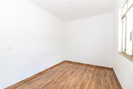 Quarto 1 de casa para alugar com 2 quartos, 80m² em Rocha Miranda, Rio de Janeiro