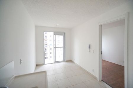 Sala e cozinha de apartamento para alugar com 1 quarto, 27m² em Guaiauna, São Paulo