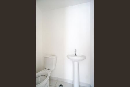 Banheiro da suíte de apartamento para alugar com 1 quarto, 27m² em Guaiauna, São Paulo