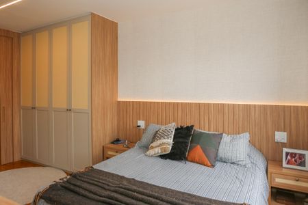 Apartamento à venda com 131m², 3 quartos e 1 vaga Apartamento à venda com 131m², 3 quartos e 1 vagaSuíte