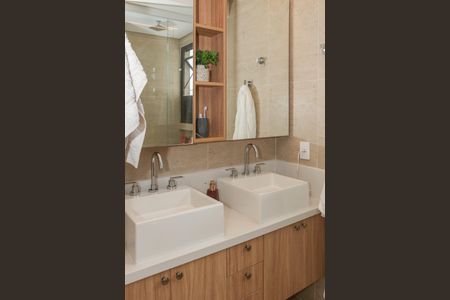 Apartamento à venda com 131m², 3 quartos e 1 vaga Apartamento à venda com 131m², 3 quartos e 1 vagaBanheiro da Suíte