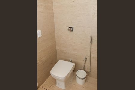 Apartamento à venda com 131m², 3 quartos e 1 vaga Apartamento à venda com 131m², 3 quartos e 1 vagaBanheiro da Suíte
