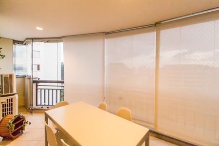 Apartamento para alugar com 126m², 3 quartos e 2 vagas Apartamento para alugar com 126m², 3 quartos e 2 vagasVaranda