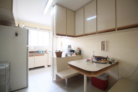 Apartamento à venda com 100m², 2 quartos e 2 vagasCozinha