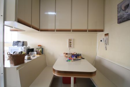 Apartamento à venda com 100m², 2 quartos e 2 vagasCozinha