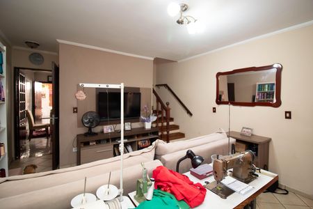 Casa à venda com 90m², 2 quartos e 2 vagas Casa à venda com 90m², 2 quartos e 2 vagasSala