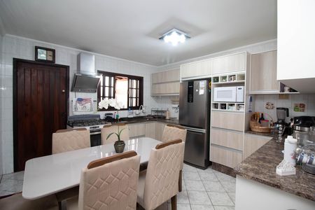 Casa à venda com 90m², 2 quartos e 2 vagas Casa à venda com 90m², 2 quartos e 2 vagasCozinha