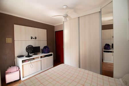 Casa à venda com 90m², 2 quartos e 2 vagas Casa à venda com 90m², 2 quartos e 2 vagasQuarto 2
