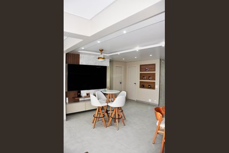 Apartamento para alugar com 130m², 4 quartos e 2 vagas Apartamento para alugar com 130m², 4 quartos e 2 vagasDetalhe - Sala e Sala de Jantar interligada com a Varanda