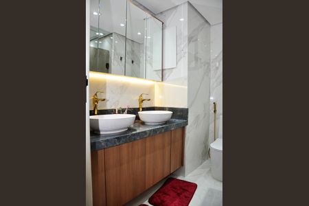 Apartamento para alugar com 130m², 4 quartos e 2 vagas Apartamento para alugar com 130m², 4 quartos e 2 vagasDetalhe - Suíte