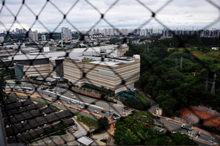 Apartamento para alugar com 130m², 4 quartos e 2 vagas Apartamento para alugar com 130m², 4 quartos e 2 vagasDetalhe - Vista da Sala e Sala de Jantar interligada com a Varanda