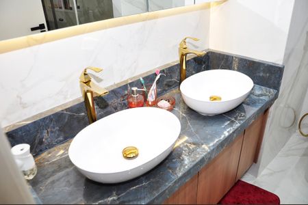 Apartamento para alugar com 130m², 4 quartos e 2 vagas Apartamento para alugar com 130m², 4 quartos e 2 vagasDetalhe - Suíte