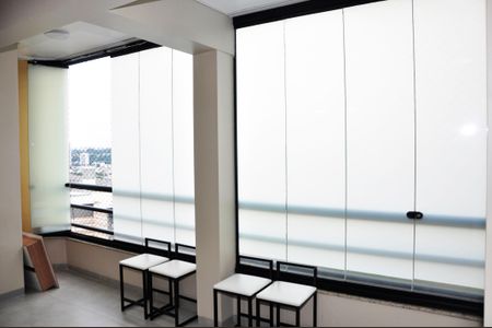 Apartamento para alugar com 130m², 4 quartos e 2 vagas Apartamento para alugar com 130m², 4 quartos e 2 vagasDetalhe - Sala e Sala de Jantar interligada com a Varanda