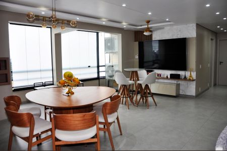 Detalhe - Sala e Sala de Jantar interligada com a Varanda de apartamento para alugar com 4 quartos, 130m² em Jardim Iris, São Paulo