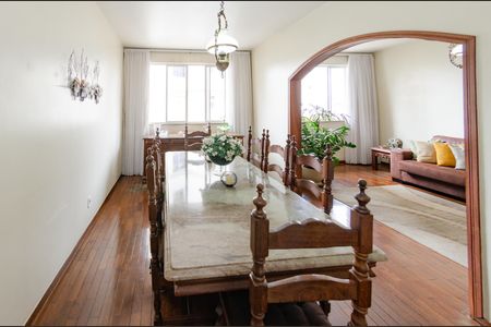 Apartamento à venda com 120m², 4 quartos e 2 vagasSala