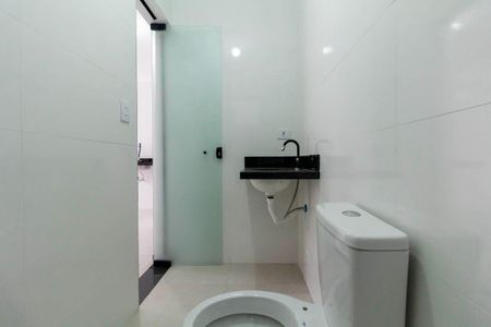 Banheiro de apartamento à venda com 2 quartos, 44m² em Vila Carrão, São Paulo