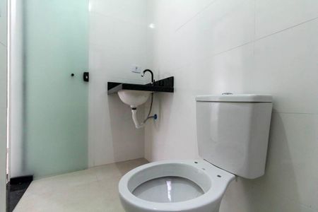 Banheiro de apartamento à venda com 2 quartos, 44m² em Vila Carrão, São Paulo