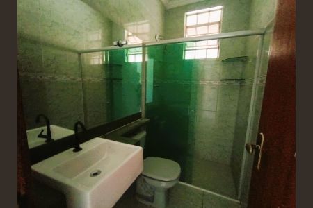 Casa para alugar com 80m², 2 quartos e 2 vagasBanheiro