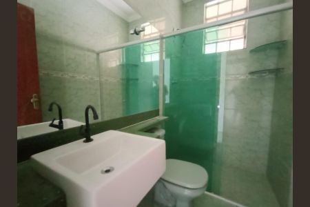 Casa para alugar com 80m², 2 quartos e 2 vagasBanheiro