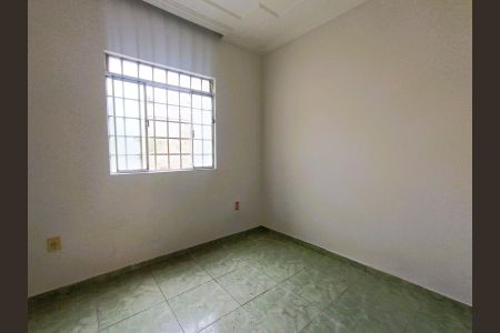 Casa para alugar com 80m², 2 quartos e 2 vagasSala
