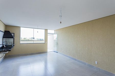 Casa à venda com 150m², 3 quartos e 3 vagas Casa à venda com 150m², 3 quartos e 3 vagasSala e churrasqueira