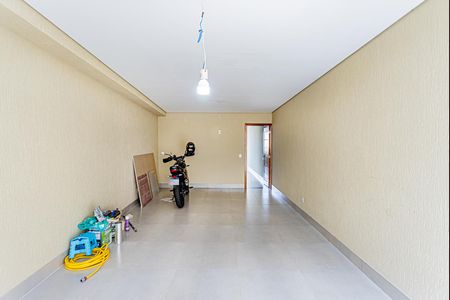 Casa à venda com 150m², 3 quartos e 3 vagas Casa à venda com 150m², 3 quartos e 3 vagasGaragem