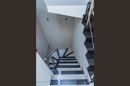 Casa à venda com 150m², 3 quartos e 3 vagas Casa à venda com 150m², 3 quartos e 3 vagasEscada