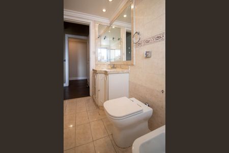 Apartamento à venda com 245m², 3 quartos e 5 vagasBanheiro da Suíte 2