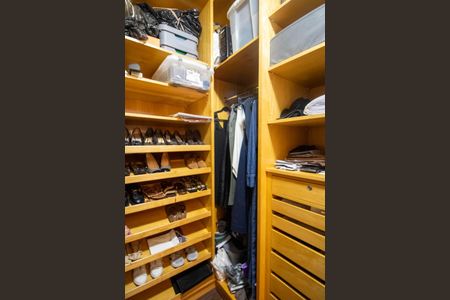 Apartamento à venda com 245m², 3 quartos e 5 vagasCloset Suíte 3