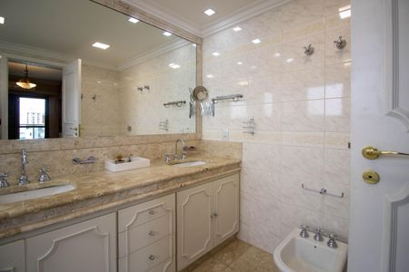 Apartamento à venda com 245m², 3 quartos e 5 vagasBanheiro Suíte 3