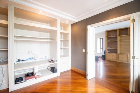 Apartamento à venda com 245m², 3 quartos e 5 vagasEscritório