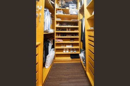 Apartamento à venda com 245m², 3 quartos e 5 vagasCloset Suíte 3