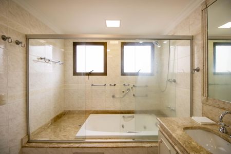 Apartamento à venda com 245m², 3 quartos e 5 vagasBanheiro Suíte 3