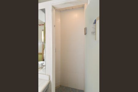 Banheiro de kitnet/studio à venda com 1 quarto, 14m² em Lourdes, Belo Horizonte