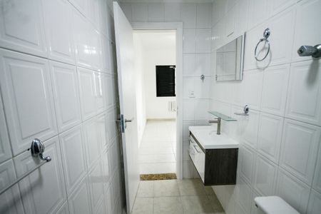 Apartamento para alugar com 57m², 2 quartos e 1 vaga Apartamento para alugar com 57m², 2 quartos e 1 vagaBanheiro da Suíte 1
