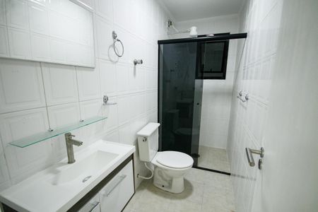 Apartamento para alugar com 57m², 2 quartos e 1 vaga Apartamento para alugar com 57m², 2 quartos e 1 vagaBanheiro da Suíte 1