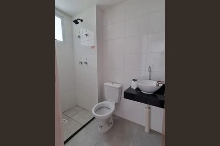Banheiro de apartamento para alugar com 2 quartos, 60m² em Guaratiba, Rio de Janeiro