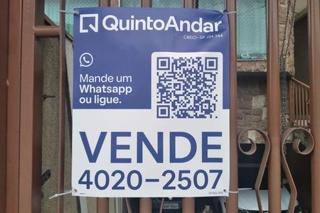Casa à venda com 216m², 3 quartos e 5 vagas Casa à venda com 216m², 3 quartos e 5 vagasFachada