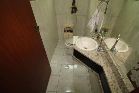 Casa à venda com 216m², 3 quartos e 5 vagasLavabo 2