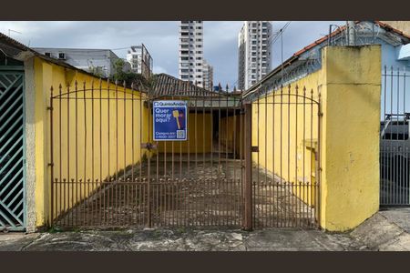 Casa à venda com 250m², 2 quartos e 4 vagas Casa à venda com 250m², 2 quartos e 4 vagasFachada