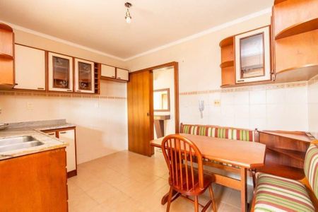Cozinha  de apartamento para alugar com 3 quartos, 100m² em Vila Ipiranga, Porto Alegre