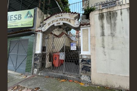 Casa para alugar com 70m², 2 quartos e sem vagaFachada + plaquinha