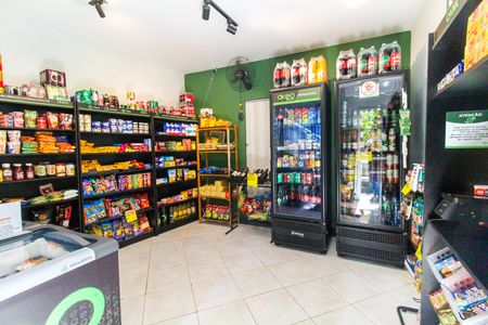 Apartamento para alugar com 49m², 2 quartos e 1 vagaMini Mercado